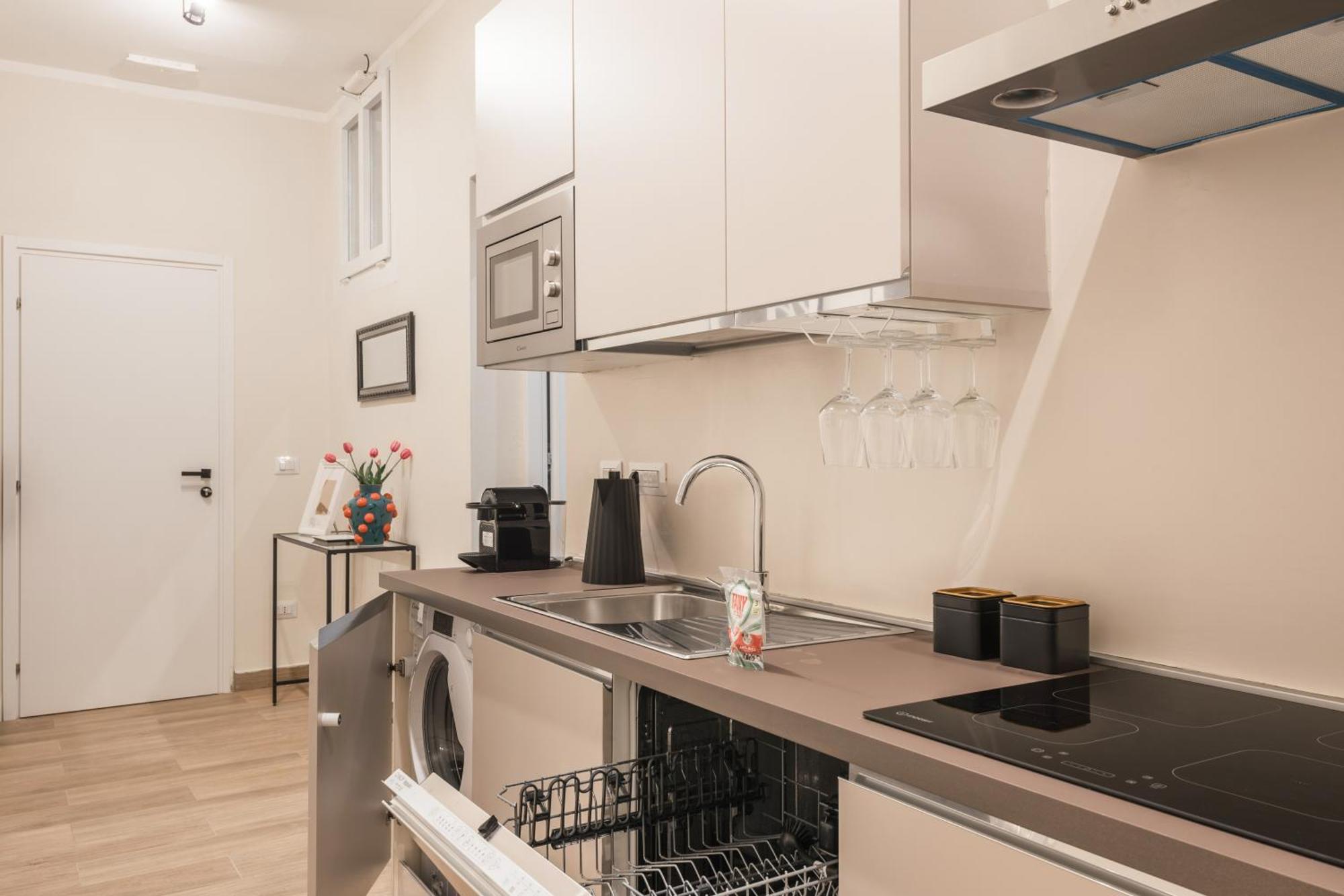 C3 Top Class Apartment, 2 Camere Da Letto, 2 Bagni, Giardino Distante 15 Minuti A Piedi Da Fontana Di Trevi Roma Eksteriør bilde